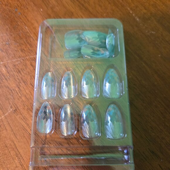 24pc Reusable Press-On Nails Set With Elegant Designs Lot - Picture 6 of 6